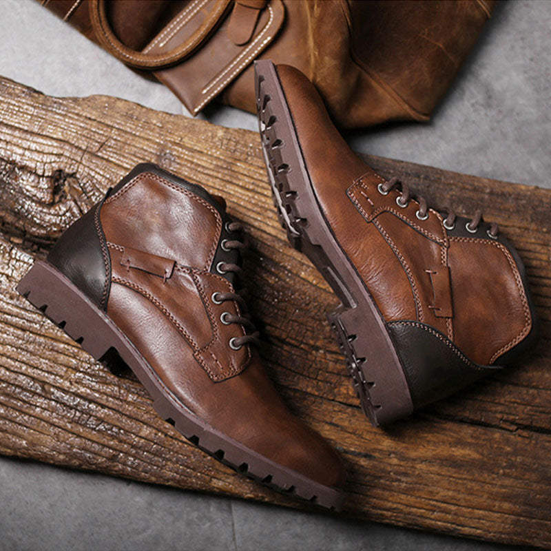 Herrenstiefel mit spitzer Zehe