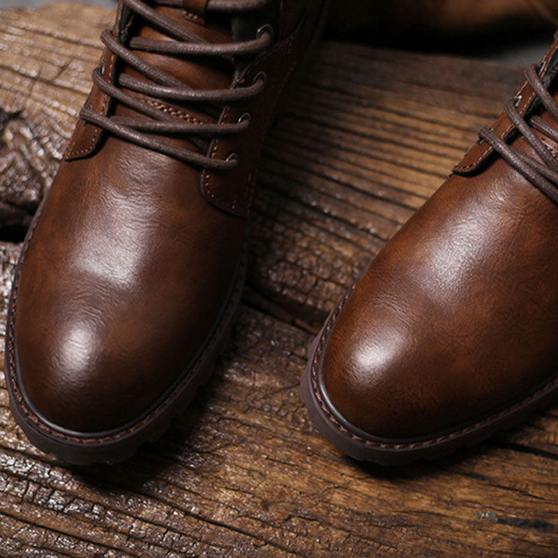 Herrenstiefel mit spitzer Zehe