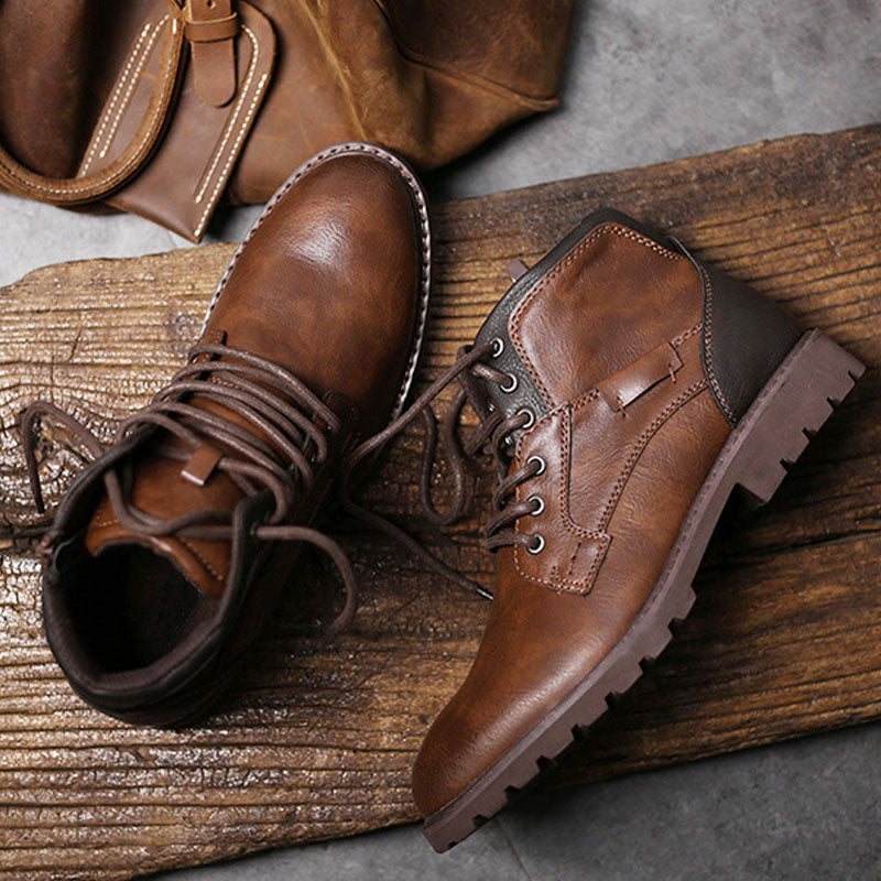 Herrenstiefel mit spitzer Zehe