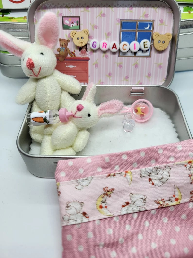 🔥 Bestes Ostergeschenk 50 % RABATT 🎁🐇Niedliche Häschen in einer Konservendose – Mutter und Babykaninchen