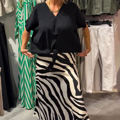 Lässiges Damen-Set aus Bluse mit Knoten vorne und Midirock