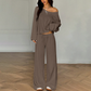 Damen-Outfit bestehend aus schulterfreiem Oberteil und Hose