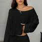 Damen-Outfit bestehend aus schulterfreiem Oberteil und Hose