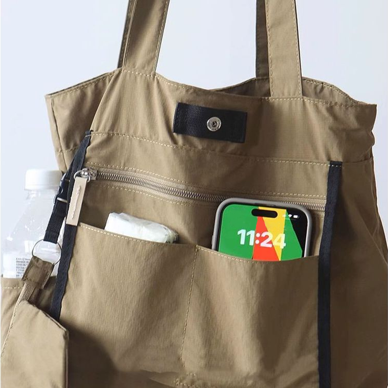 Minimalistische Alltags-Umhängetasche mit mehreren Fächern