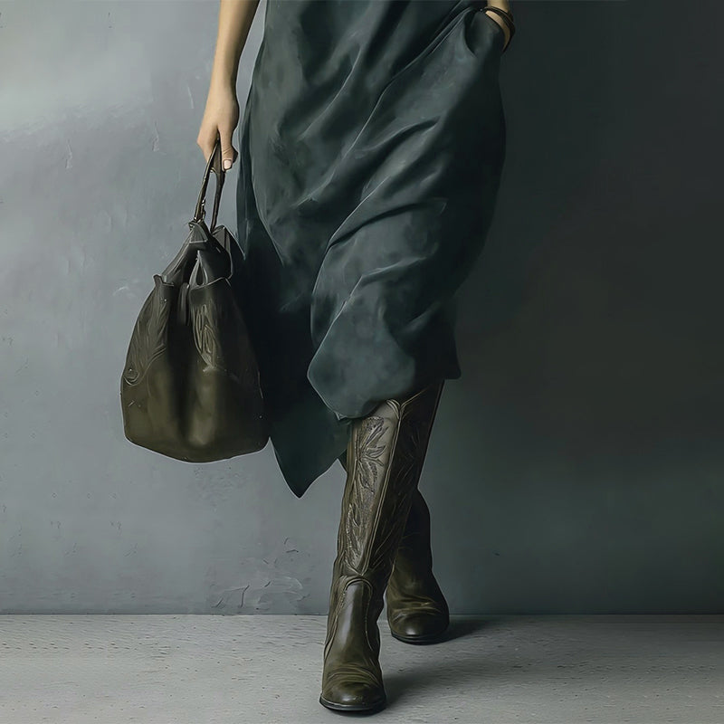 Damenkleid aus Kunstwildleder mit V-Ausschnitt und langen Ärmeln