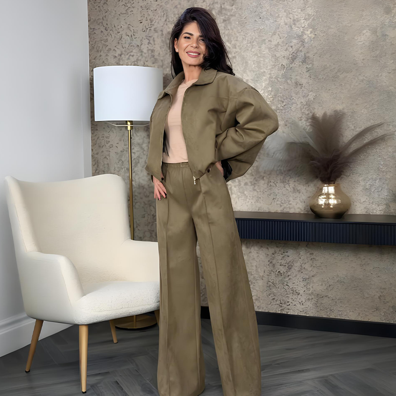 Zweiteiliges Set aus Damenjacke mit Reißverschluss und Hose mit weitem Bein