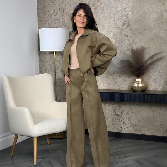 Zweiteiliges Set aus Damenjacke mit Reißverschluss und Hose mit weitem Bein