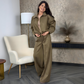 Zweiteiliges Set aus Damenjacke mit Reißverschluss und Hose mit weitem Bein