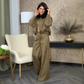 Zweiteiliges Set aus Damenjacke mit Reißverschluss und Hose mit weitem Bein