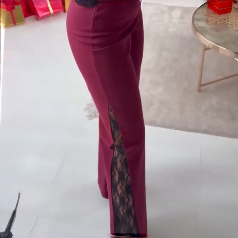 Damenhose mit Blumenmuster, Spitze und hoher Taille sowie ausgestelltem Bein