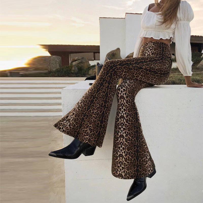 Damenhose mit hoher Taille, Leoparden- und Tigerprint und Schlagbeinen
