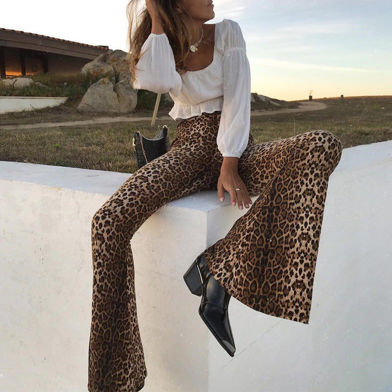 Damenhose mit hoher Taille, Leoparden- und Tigerprint und Schlagbeinen