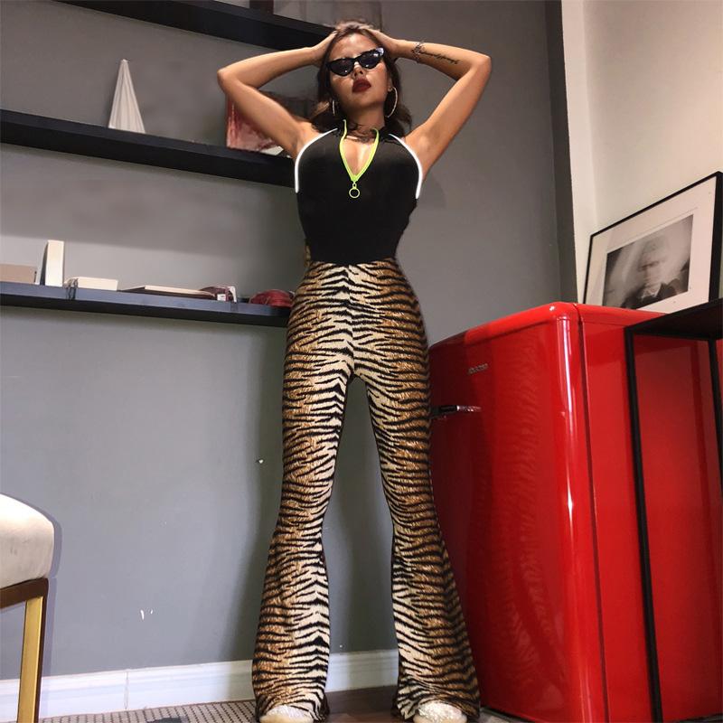 Damenhose mit hoher Taille, Leoparden- und Tigerprint und Schlagbeinen