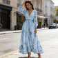 🌞Frühlingserwachen: 50% Rabatt!✨ Elegantes Hellblau Floral Maxikleid – V-Ausschnitt, Plissee & Hohe Taille für Fest & Urlaub