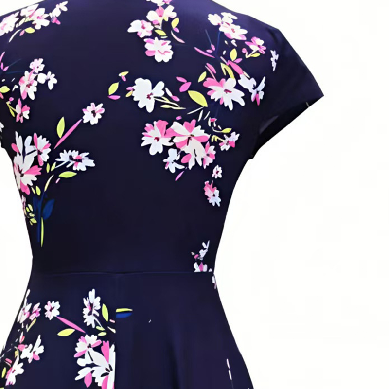 Elegantes bedrucktes Damenkleid mit Taschen